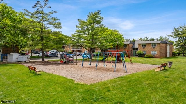 806 Eves Dr 3G, Hillsborough Twp., NJ 08844