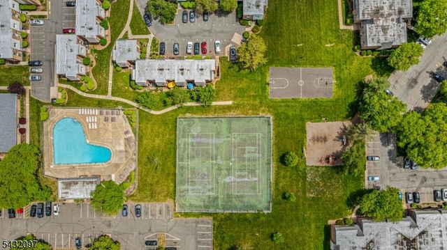 806 Eves Dr 3G, Hillsborough Twp., NJ 08844