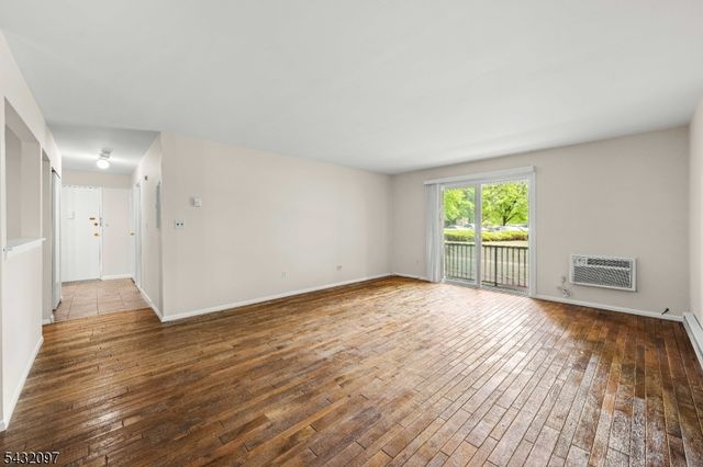 806 Eves Dr 3G, Hillsborough Twp., NJ 08844