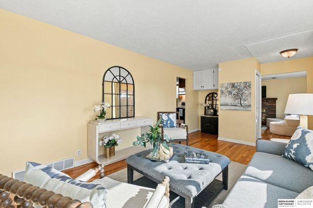 3329 S 78th Street, Omaha, NE 68124