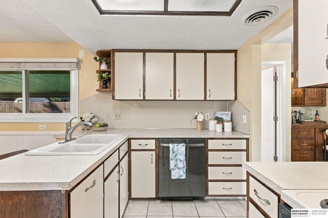 3329 S 78th Street, Omaha, NE 68124