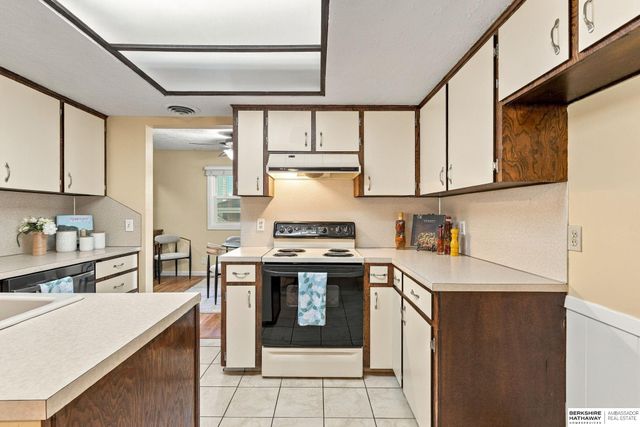 3329 S 78th Street, Omaha, NE 68124