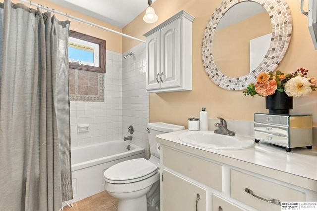 3329 S 78th Street, Omaha, NE 68124