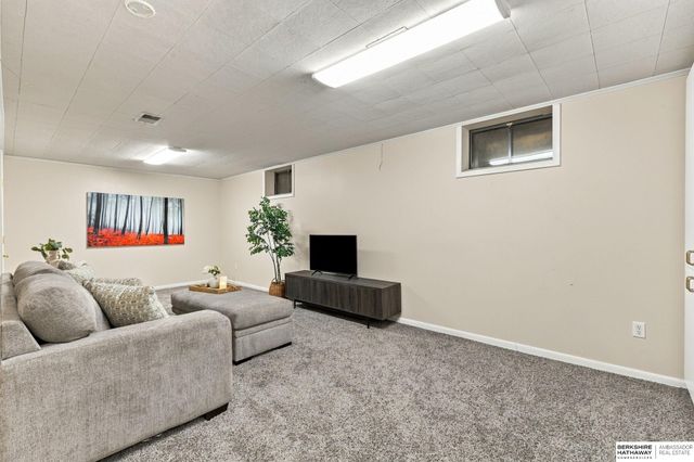 3329 S 78th Street, Omaha, NE 68124