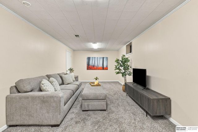 3329 S 78th Street, Omaha, NE 68124