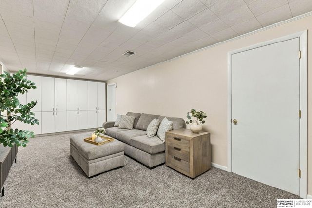 3329 S 78th Street, Omaha, NE 68124
