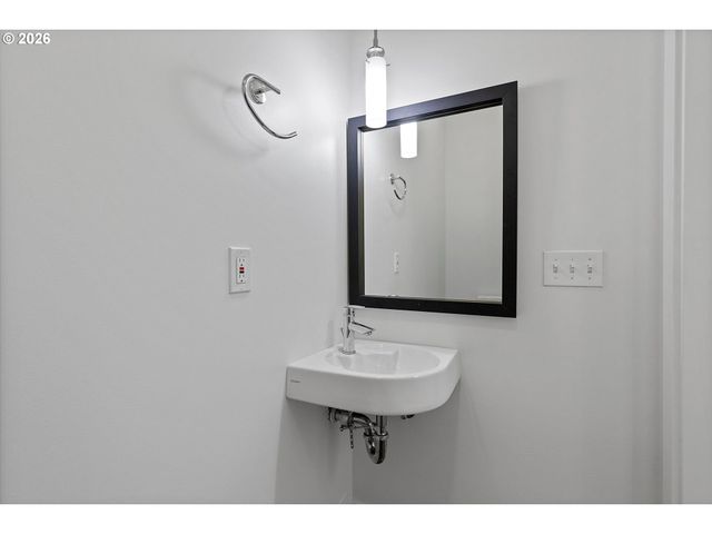 1728 Nw RIVERSCAPE St, Portland, OR 97209