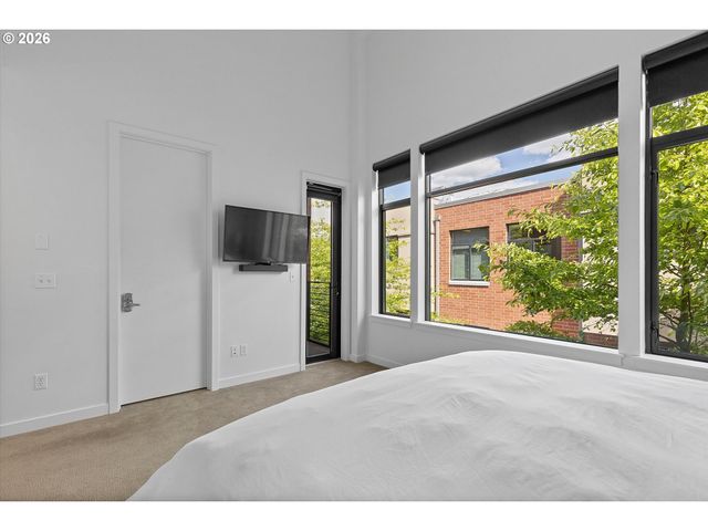 1728 Nw RIVERSCAPE St, Portland, OR 97209