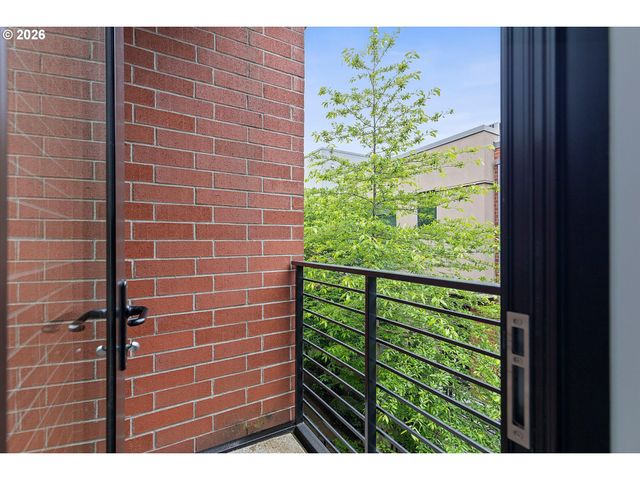 1728 Nw RIVERSCAPE St, Portland, OR 97209
