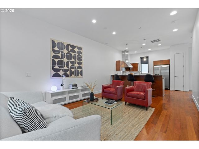 1728 Nw RIVERSCAPE St, Portland, OR 97209
