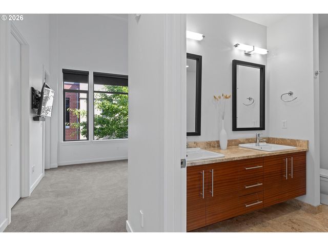 1728 Nw RIVERSCAPE St, Portland, OR 97209