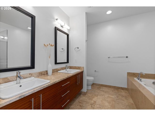 1728 Nw RIVERSCAPE St, Portland, OR 97209
