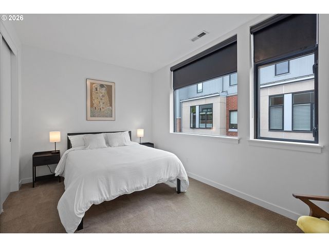 1728 Nw RIVERSCAPE St, Portland, OR 97209