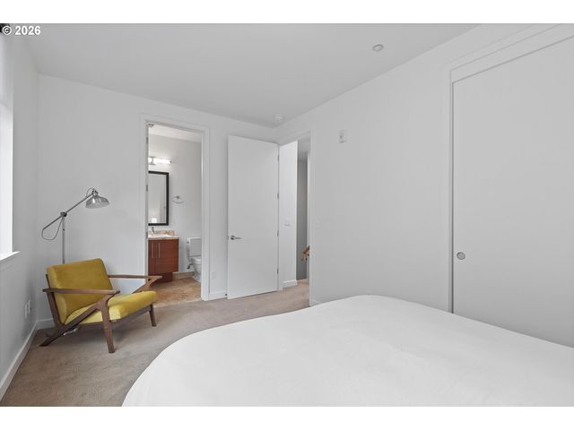1728 Nw RIVERSCAPE St, Portland, OR 97209