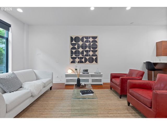 1728 Nw RIVERSCAPE St, Portland, OR 97209