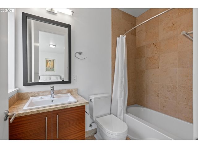 1728 Nw RIVERSCAPE St, Portland, OR 97209