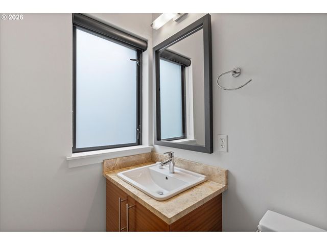 1728 Nw RIVERSCAPE St, Portland, OR 97209