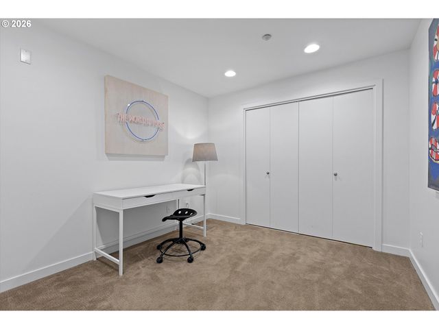 1728 Nw RIVERSCAPE St, Portland, OR 97209