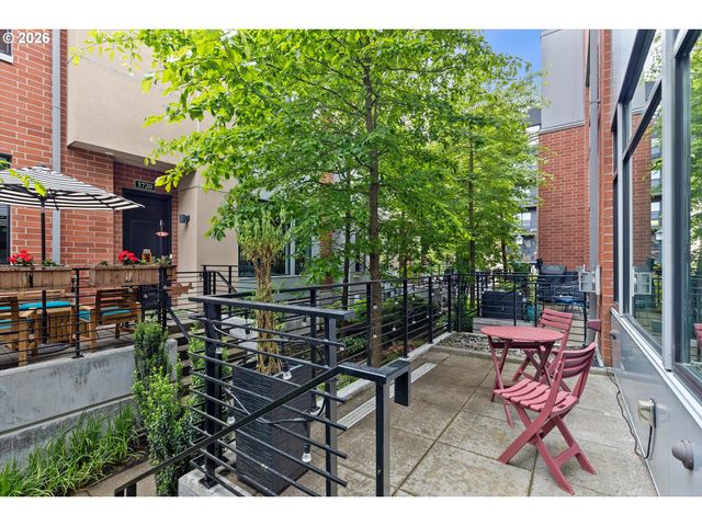 1728 Nw RIVERSCAPE St, Portland, OR 97209