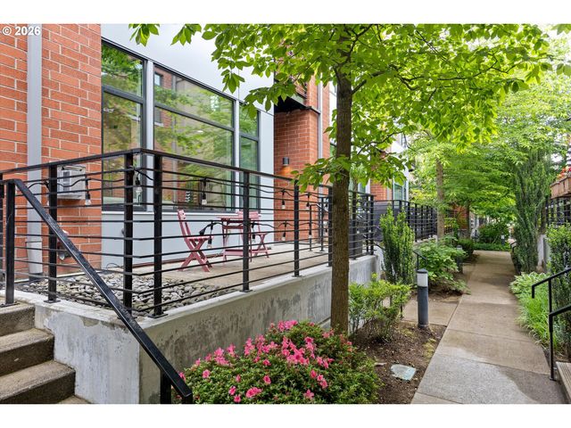 1728 Nw RIVERSCAPE St, Portland, OR 97209