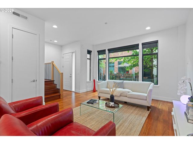 1728 Nw RIVERSCAPE St, Portland, OR 97209