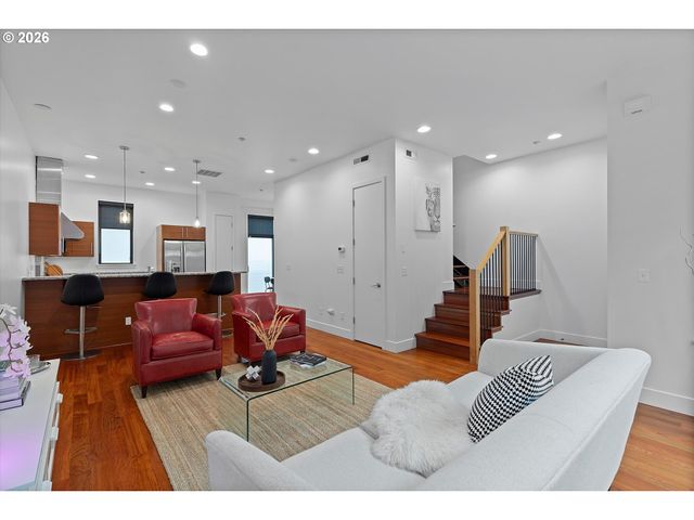 1728 Nw RIVERSCAPE St, Portland, OR 97209