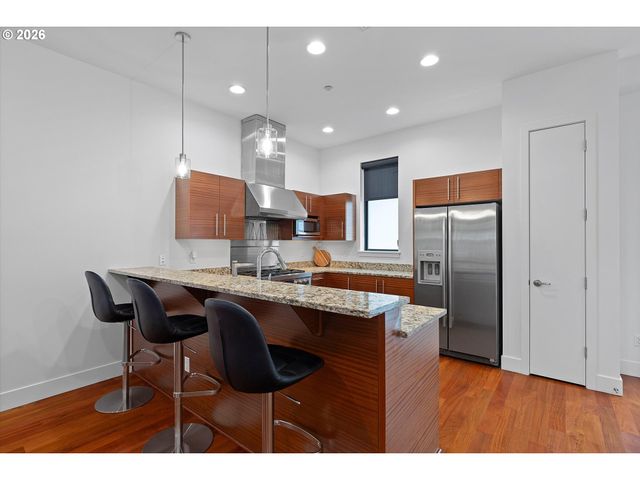 1728 Nw RIVERSCAPE St, Portland, OR 97209