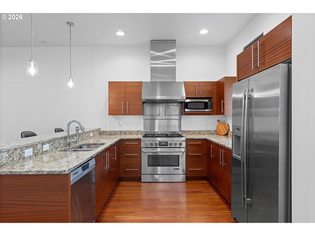 1728 Nw RIVERSCAPE St, Portland, OR 97209