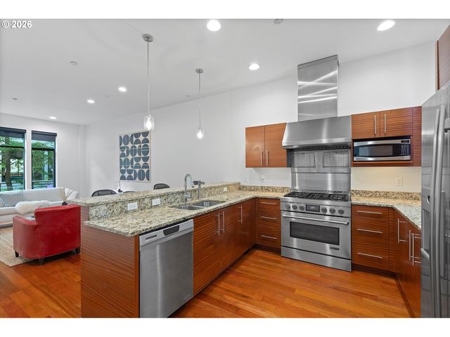 1728 Nw RIVERSCAPE St, Portland, OR 97209
