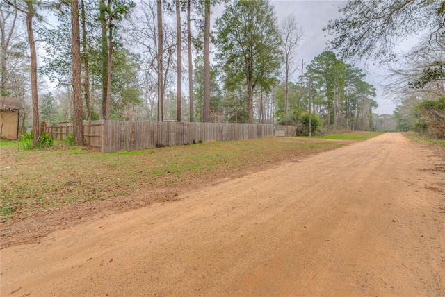 713 Garrett Road, Livingston, TX 77351