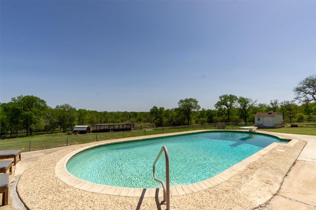 4530 Fm 86, Luling, TX 78648