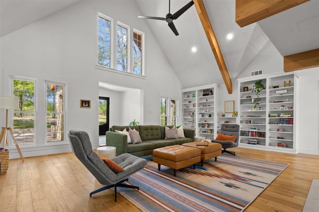 4530 Fm 86, Luling, TX 78648