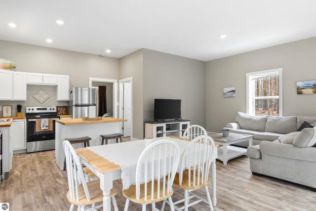 8660 Wilderness Trail, Traverse City, MI 49684