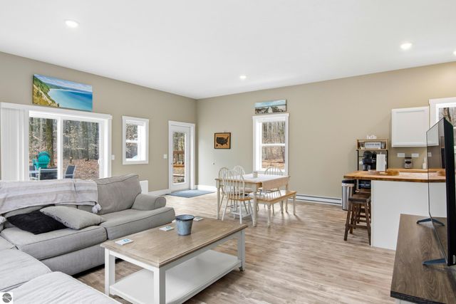 8660 Wilderness Trail, Traverse City, MI 49684