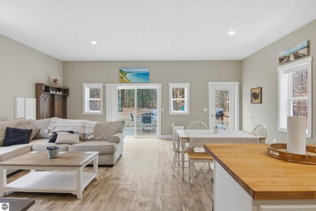 8660 Wilderness Trail, Traverse City, MI 49684