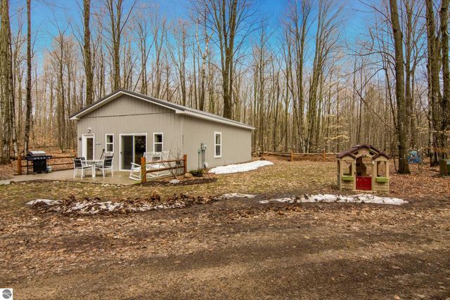 8660 Wilderness Trail, Traverse City, MI 49684