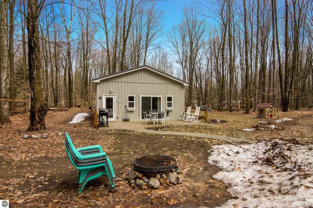 8660 Wilderness Trail, Traverse City, MI 49684