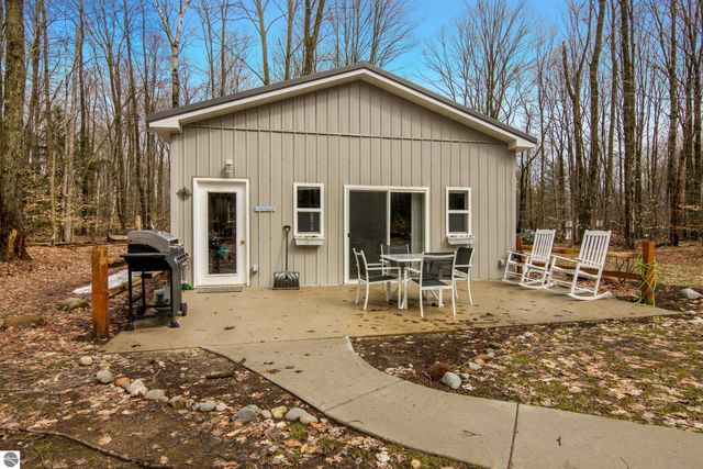 8660 Wilderness Trail, Traverse City, MI 49684