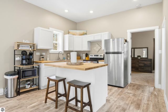 8660 Wilderness Trail, Traverse City, MI 49684