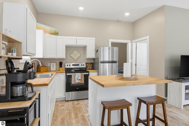 8660 Wilderness Trail, Traverse City, MI 49684