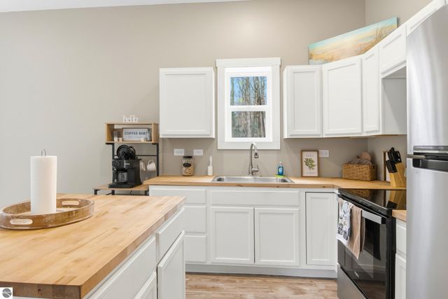 8660 Wilderness Trail, Traverse City, MI 49684