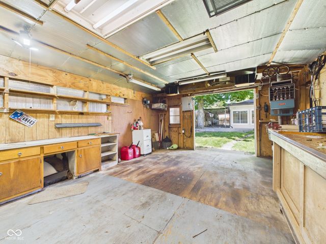 405 W Van Buren Street, Alexandria, IN 46001