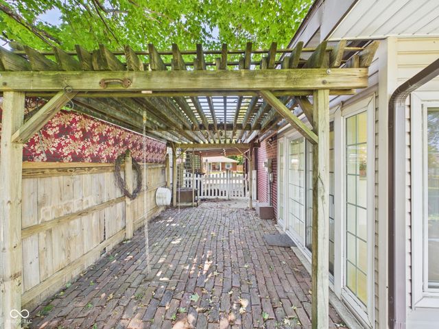 405 W Van Buren Street, Alexandria, IN 46001