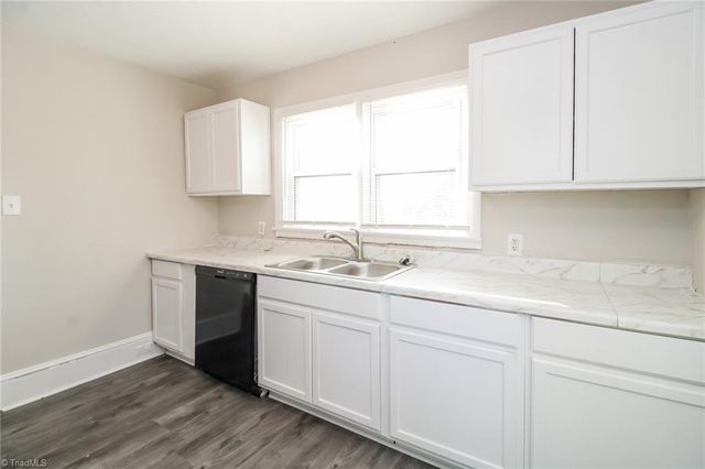 5413 Shattalon Drive, Winston-salem, NC 27106