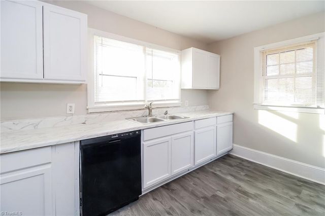 5413 Shattalon Drive, Winston-salem, NC 27106