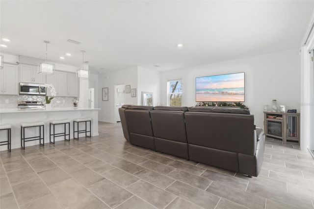 1088 HAPPY FOREST LOOP, Deland, FL 32720