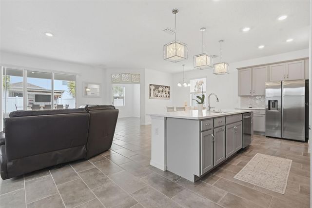 1088 HAPPY FOREST LOOP, Deland, FL 32720