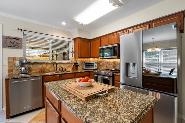 2404 Bennington Drive, Arlington, TX 76018