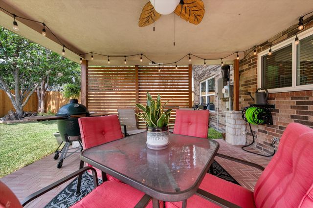 2404 Bennington Drive, Arlington, TX 76018