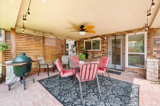 2404 Bennington Drive, Arlington, TX 76018